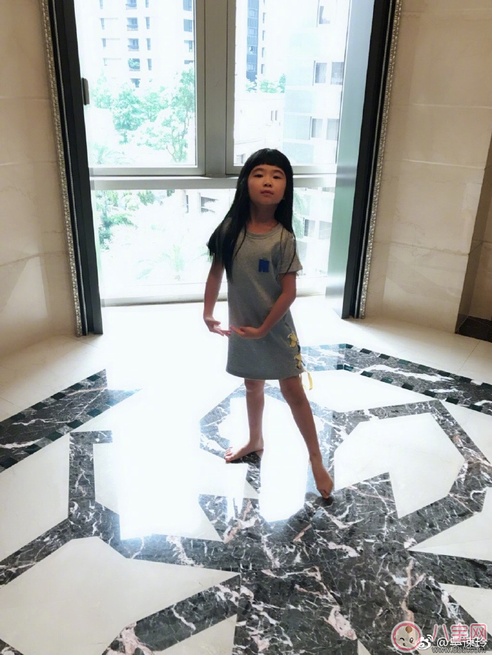 掉牙|姐姐grace掉牙表情古怪 孩子什么时候掉牙最好