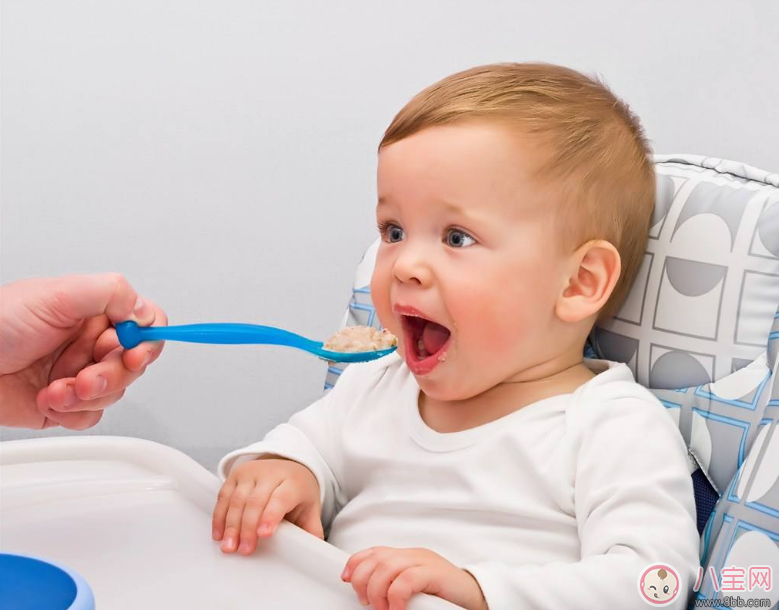 不会吃饭|孩子3岁还不会吃饭怎么办 教不会孩子吃饭的原因是什么