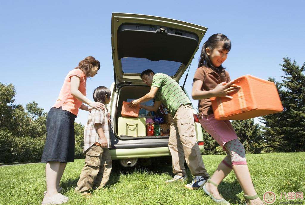 婴幼儿|国庆节带宝宝旅行应该穿什么衣服？旅行物品需哎哟准备哪些？