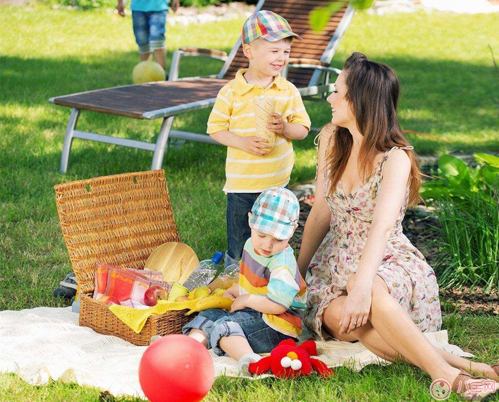 婴幼儿|国庆节带宝宝旅行应该穿什么衣服？旅行物品需哎哟准备哪些？