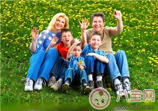 婴幼儿|国庆节带宝宝旅行应该穿什么衣服？旅行物品需哎哟准备哪些？