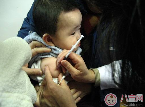 打针|孩子打针不哭的方法什么 怎么做让孩子乖巧的打针