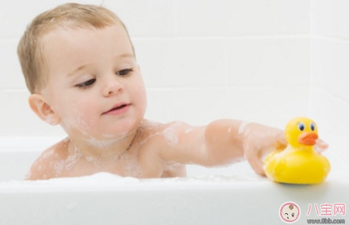 宝宝|给宝宝洗澡妈妈要注意什么 给孩子洗澡的注意事项有哪些