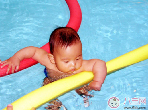 1岁|1岁宝宝练习游泳教程 1岁宝宝怎么学游泳
