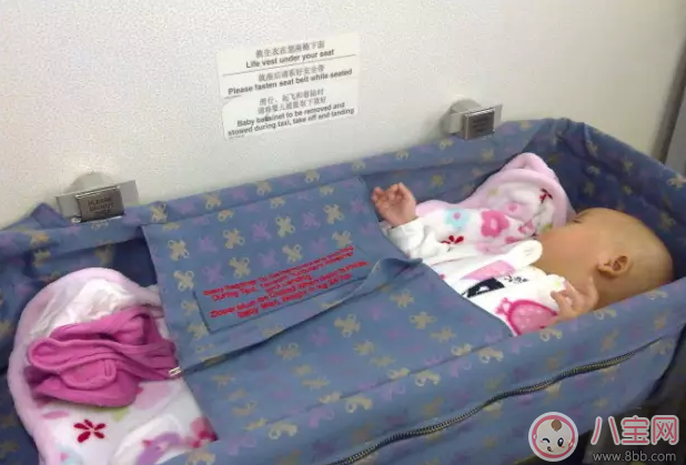 小海绵|Baby抱小海绵坐高铁 婴儿多大可以坐飞机(3个月以上)