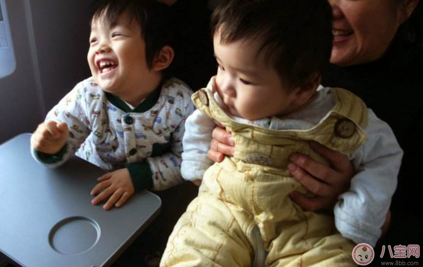杨颖|Baby小海绵坐高铁图片 几个月的婴儿可以坐高铁需要注意什么