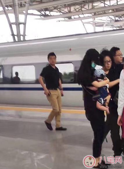 杨颖|Baby小海绵坐高铁图片 几个月的婴儿可以坐高铁需要注意什么