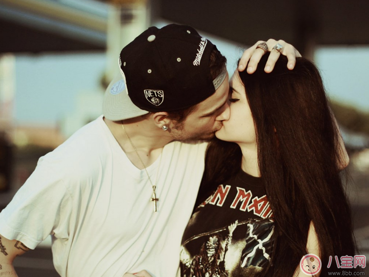 接吻|接吻高技巧玩法 接吻日一定要会