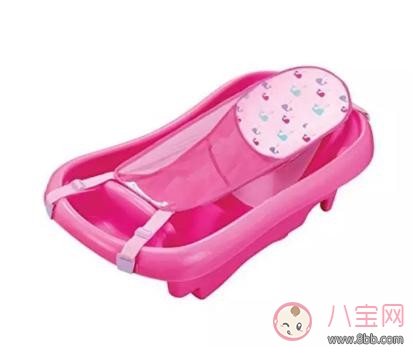 宝宝|宝宝洗澡盆哪个好 一体成型的澡盆最鸡肋