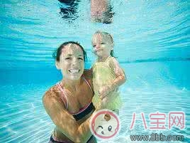 游泳|2017夏季亲子游泳应该准备什么有哪些问题需要了解