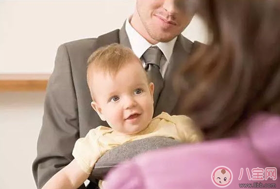 怕生|宝宝认生怎么办 宝宝认生好还是不认生好(为什么有些宝宝不认生)