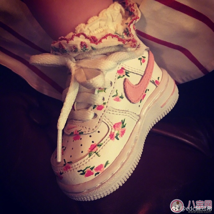 陈冠希|新晋奶爸陈冠希上线 晒女儿可爱小鞋子