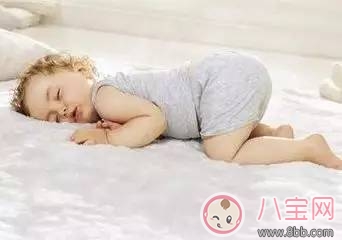 月子|夏季宝宝总把盖的蹬开 夏季空调房如何盖被