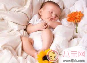 月子|夏季宝宝总把盖的蹬开 夏季空调房如何盖被