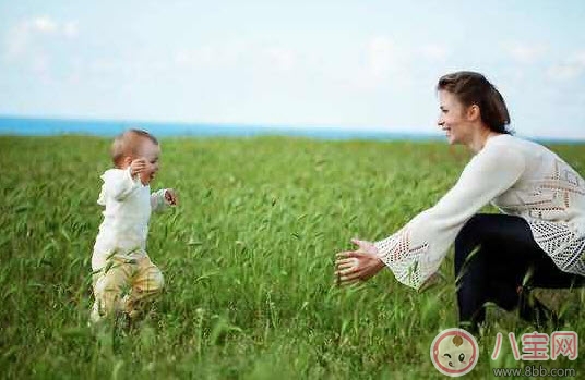 走路|亲子游戏让宝宝轻松学会走路 宝宝练习走路亲子游戏