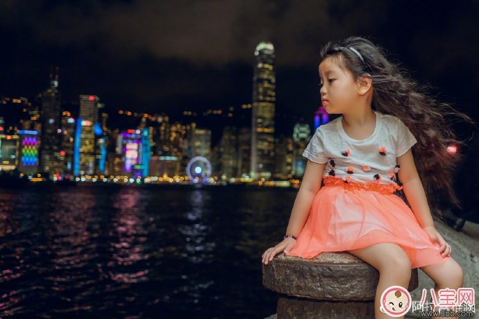 保护环境|萌宝阿拉蕾垃圾丢进垃圾桶 孩子环境意识从小培养