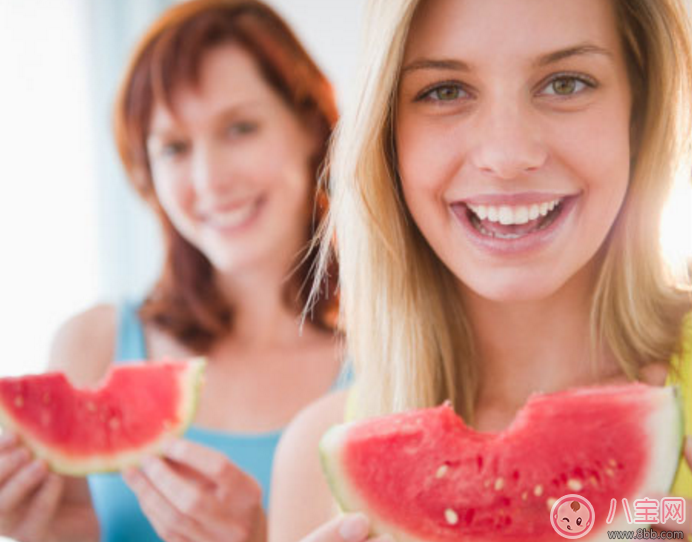 怀孕|孕妇怎么吃西瓜比较好 怀孕妈妈吃西瓜的正确姿势