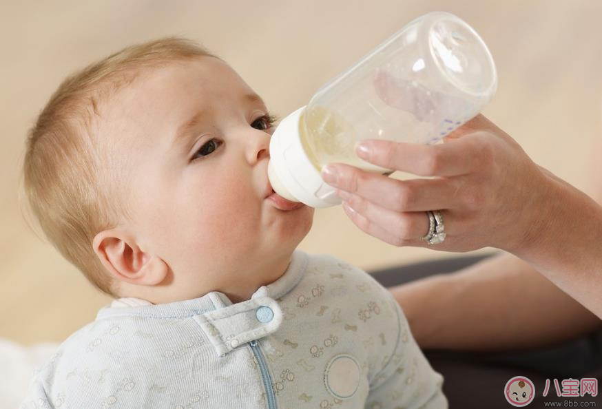 吃奶|孩子换段吐怎么办 换段过度方法
