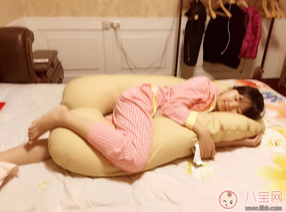 枕头|孕妇枕头有用吗 孕妇枕测评(哪种形状孕妇枕好)