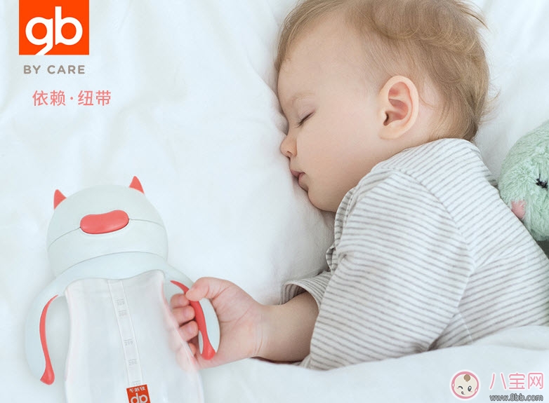 杯子|2017夏天宝宝不喝水要换杯子吗 宝宝喝水杯子怎么选择