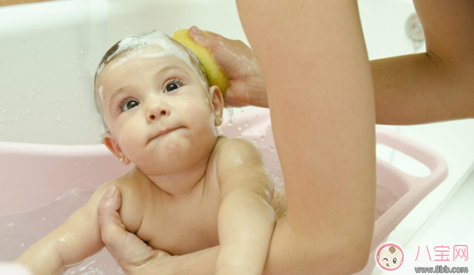 洗澡|宝宝不爱洗澡怎么办 1到3岁宝宝不爱洗澡原因总结