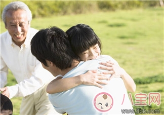 影响|爸爸带小孩的好处亲近宝宝感情好