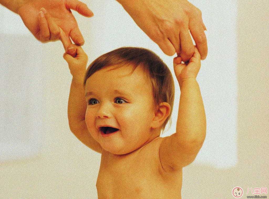 骨胳|留意一岁前宝宝骨胳走势 宝宝骨骼发育坏习惯