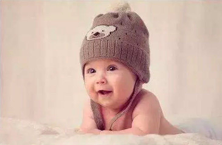 睡觉|宝宝睡觉为什么会笑 宝宝睡觉笑的原因