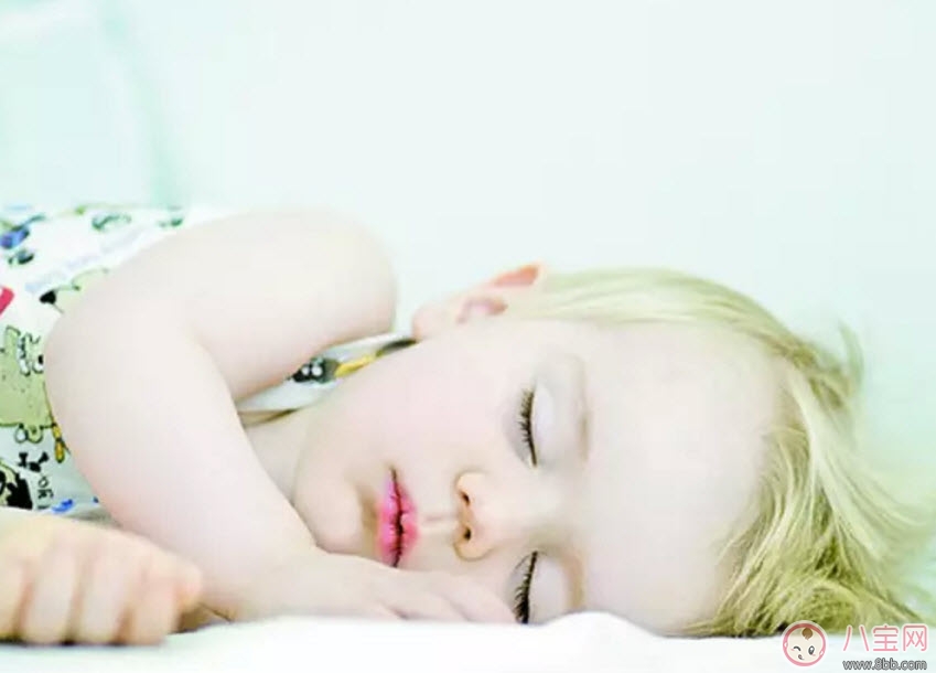 睡觉|新生儿正常睡眠时间是多少 如何判断孩子睡眠时间是否充足