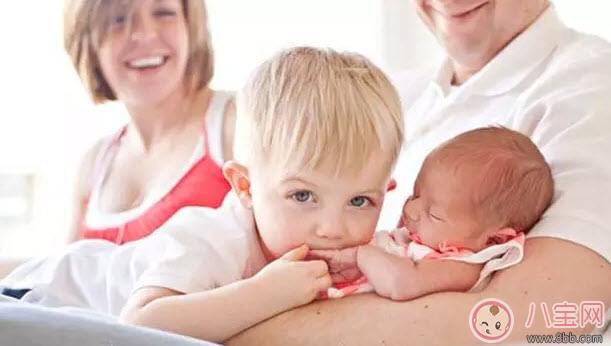 睡觉|宝宝睡觉昼夜颠倒怎样调整 宝宝昼夜颠倒睡觉怎么办