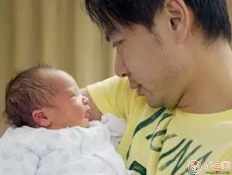 明星|靳东赴港陪爱妻生二胎 还有那些全程陪产的星爸【准爸陪产十大准备】