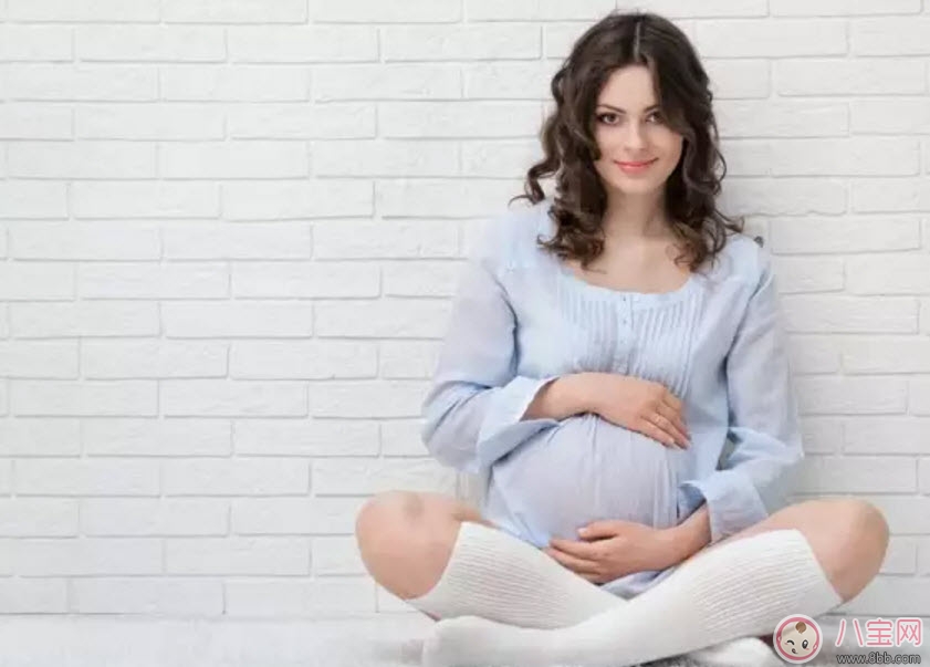 孕妇|脐带绕颈与抚摸肚皮有关系吗 孕妇频繁摸肚子对胎儿有影响吗