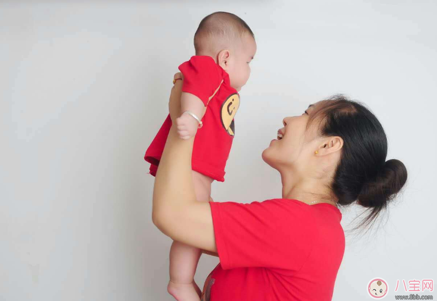 玩耍|和孩子玩举高高究竟好不好 和孩子玩的游戏推荐