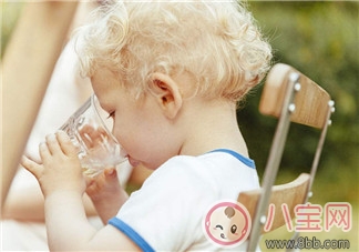 婴幼儿|喝酒真会让婴儿丧命 给宝宝喝酒的危害