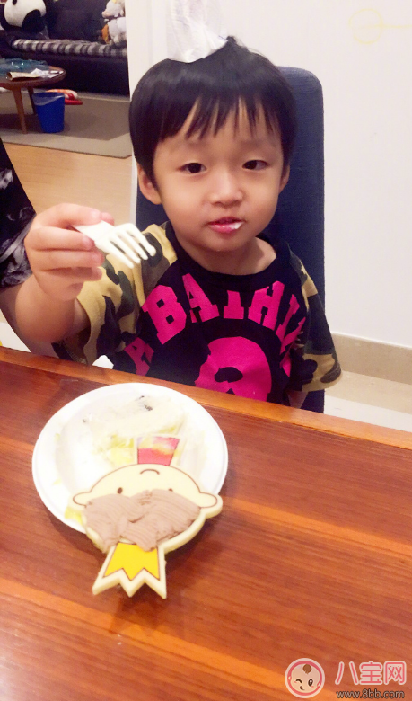 轩轩|邹市明小儿子庆生轩轩不在 轩轩去哪了