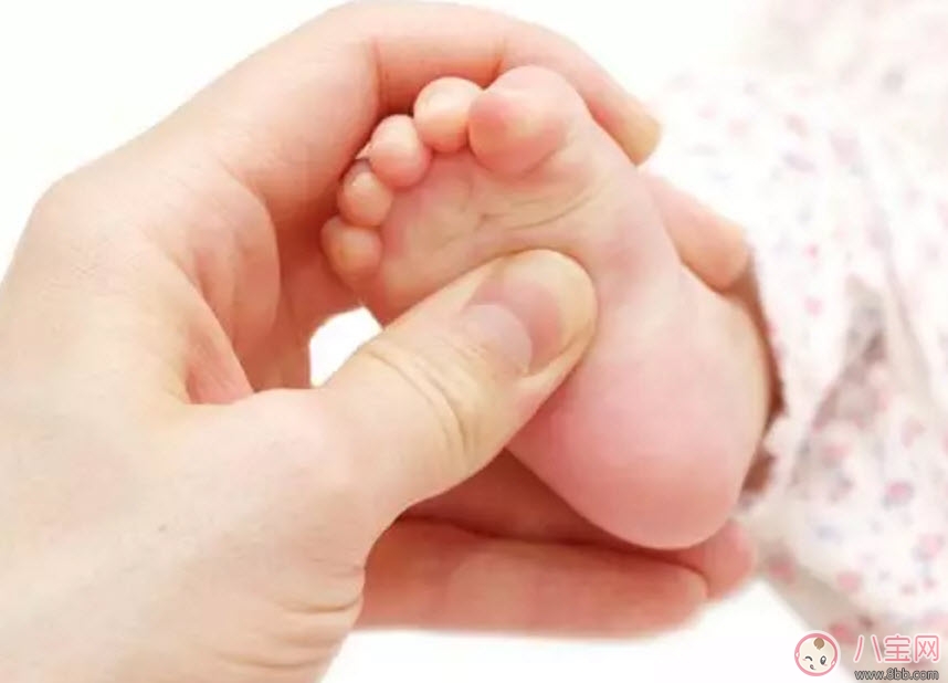 宝宝|宝宝多大穿鞋好呢 宝宝穿鞋千万不要买大一码