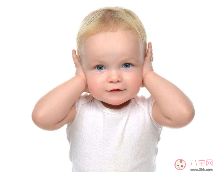 掏耳朵|趁休息时间带孩子去医院掏耳朵 孩子耳屎有必要掏吗