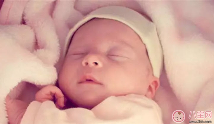 囟门|新生儿头软软的正常吗 新生儿头上的软包是什么