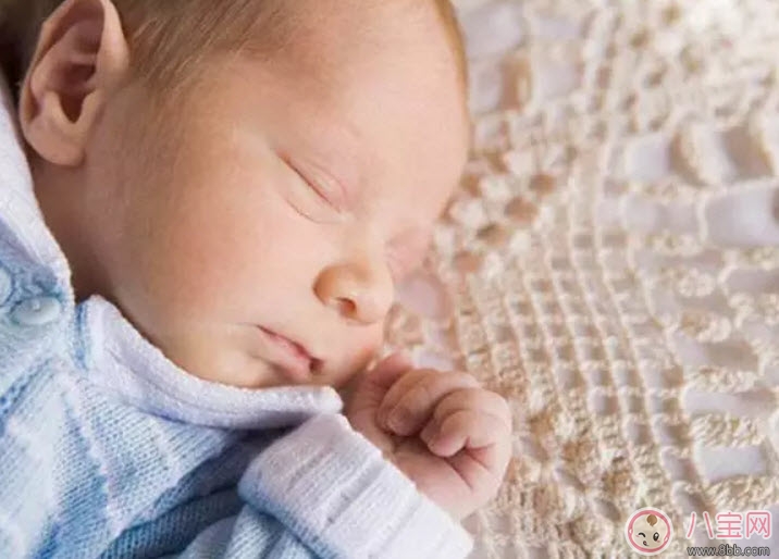 囟门|新生儿头软软的正常吗 新生儿头上的软包是什么