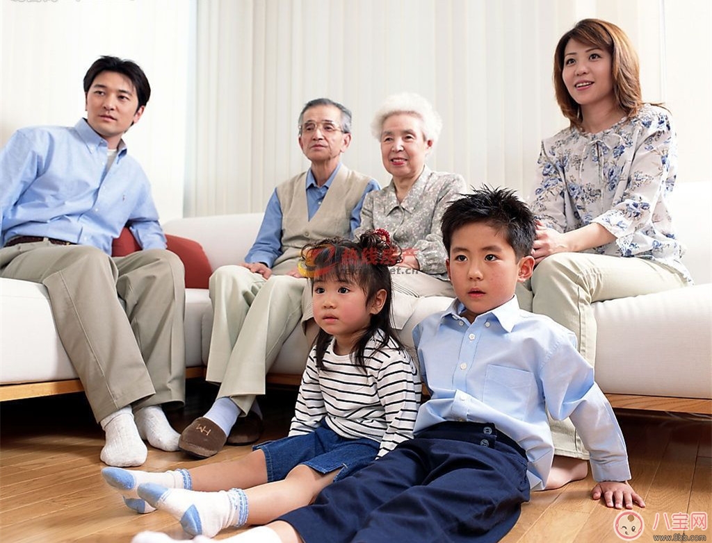 习惯|宝宝看电视的影响 如何规定宝宝看电视的时机