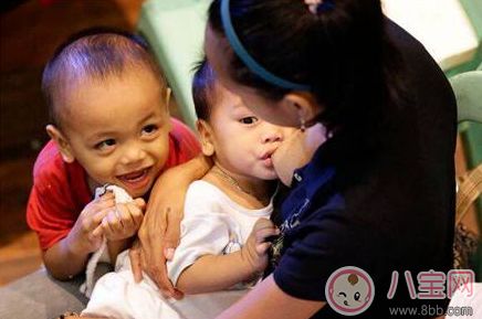 哺乳宝宝|公共场合喂奶无遮盖好不好 公共场所哺乳尴尬吗