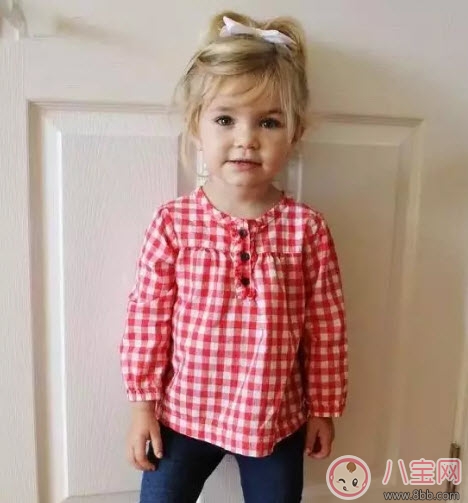 衣服|初秋需要给宝宝穿上一件肚兜吗 初秋新生儿宝宝穿什么好