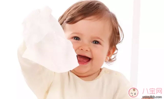 洗脸|湿巾可以给宝宝用来洗脸吗 宝宝早上用湿巾洗脸好吗