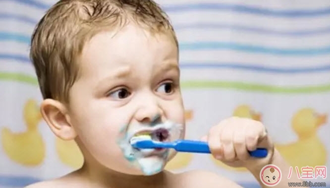 牙缝|宝宝牙缝宽是什么原因 宝宝牙缝宽会自己闭拢吗