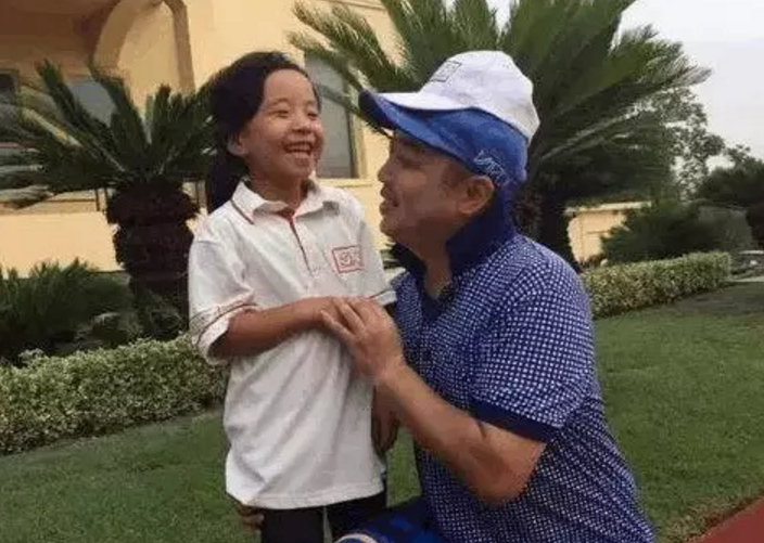 习惯|刘国梁教女儿高尔夫获世界亚军！父母如何成为孩子的榜样