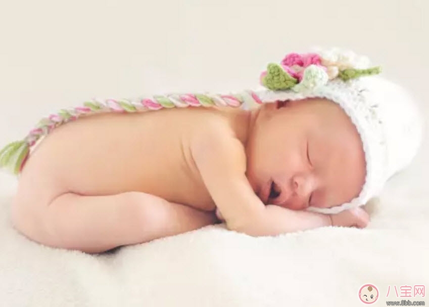 床|宝宝睡小床还是睡大床 宝宝睡小床的好处有哪些