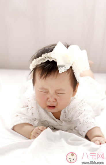 撞头|宝宝撞头行为内有含义 孩子这么喜欢撞头其实是因为他