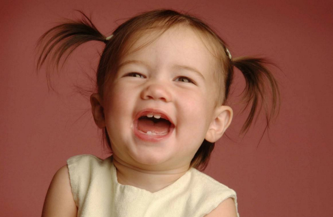 习惯|宝宝爱咬嘴唇的原因 如何纠正宝宝咬嘴唇