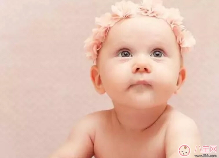 爽身粉|宝宝脖子上有湿疹可以擦爽身粉吗 新生儿脖子湿疹如何护理