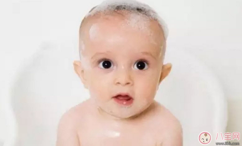 护肤|秋天如何给宝宝护理皮肤 宝宝要不要用护肤品(如何挑选宝宝护肤品)